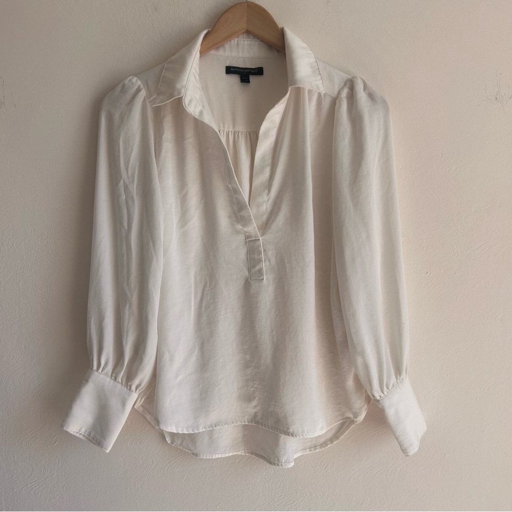 Banana Republic Satin Poet Blouse | Ivory Cream V-Neck Cuffed | XS/petite